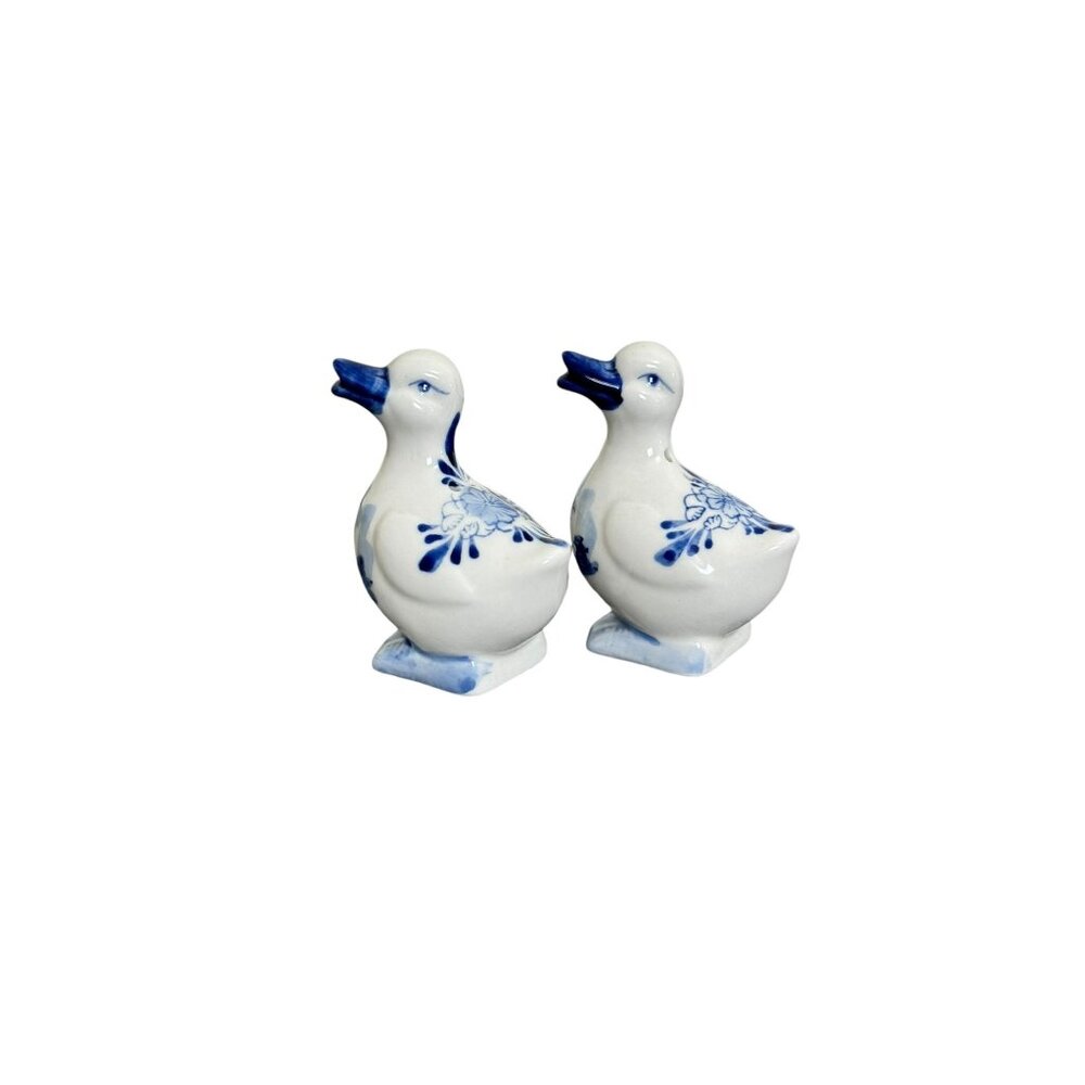 Delft Blue Handpainted Ducks In A Basket Salt And Pepper Shaker Set Vintage - Picture 8 of 11